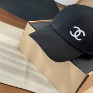 【AT5931】シングルアイテム: ラグジュアリーなクラシック野球帽 with モノクロロゴデザイン | Chanel Paris