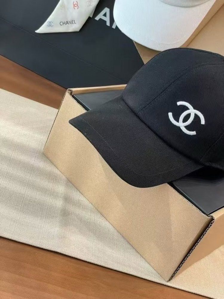 【AT5931】シングルアイテム: ラグジュアリーなクラシック野球帽 with モノクロロゴデザイン | Chanel Paris