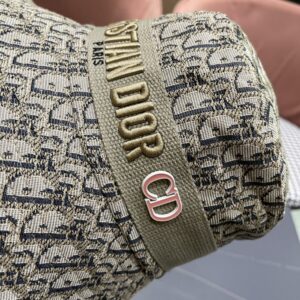【AT5947】Dior クラシックジャガード編み釣り帽 - 贅沢でエレガントなファッションアイテム | Dior