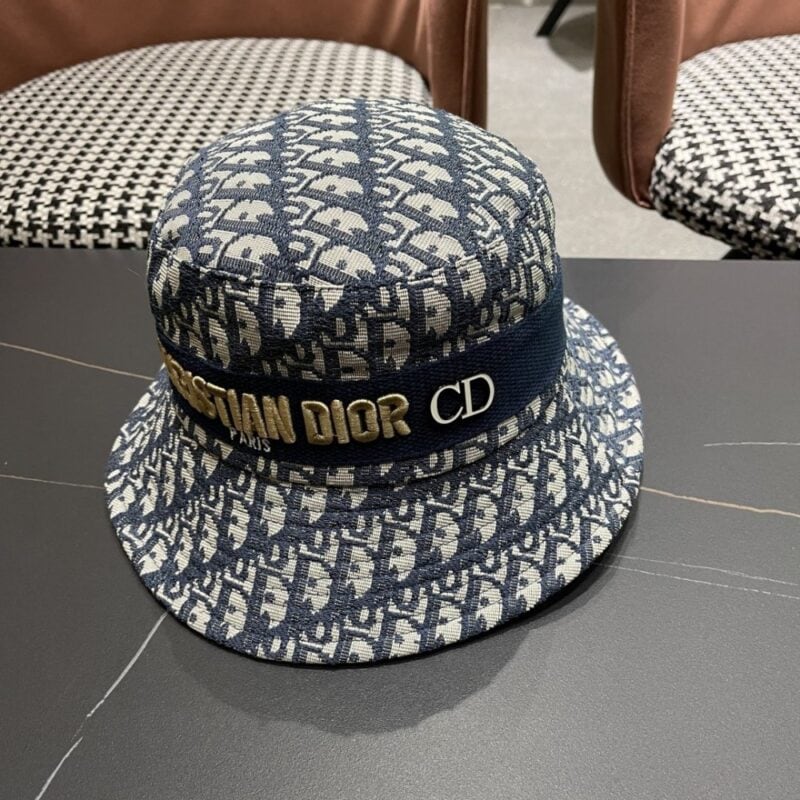【AT5948】クリスチャンディオールのエレガントな刺繍入りフィッシャーマンハット | Christian Dior