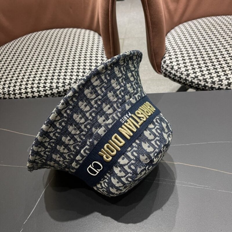 【AT5948】クリスチャンディオールのエレガントな刺繍入りフィッシャーマンハット | Christian Dior