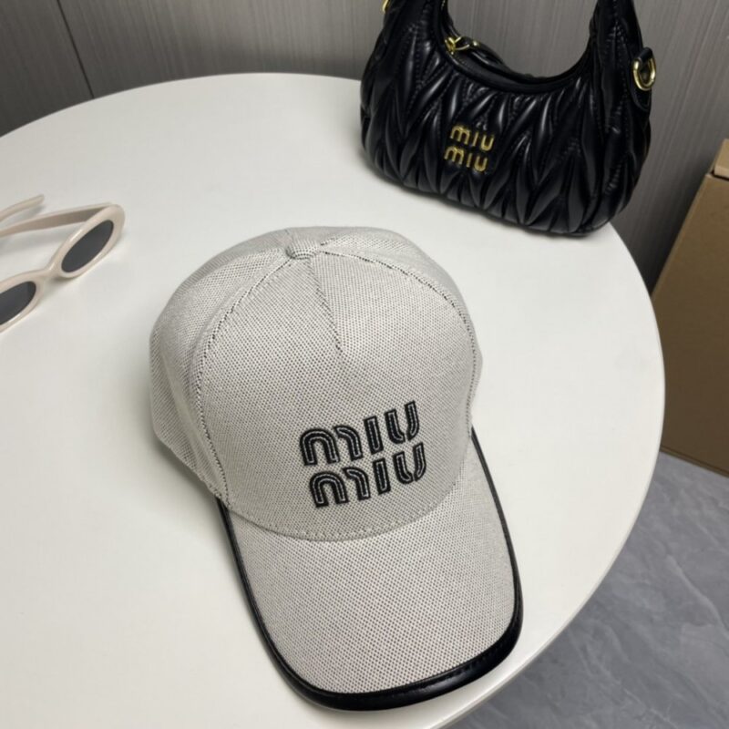 【AT5959】ミュウミュウ Miu Miu クリーム色ベースボールキャップ、エレガントなストリートスタイル | Miu Miu