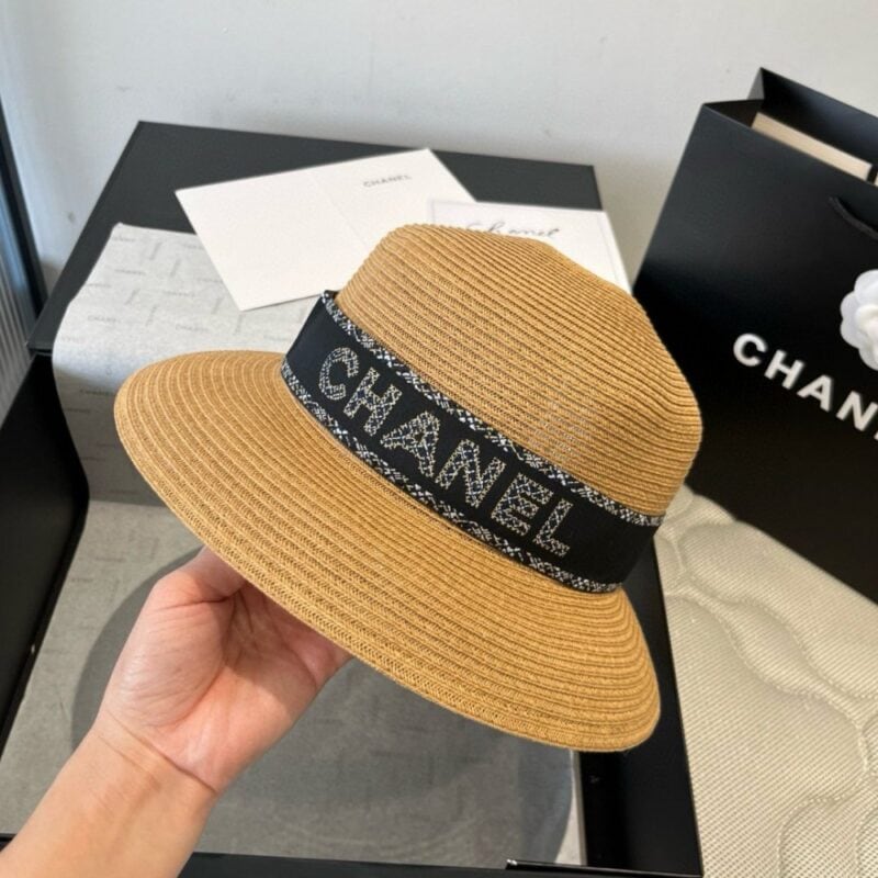 【AT5961】シャネルのクラシック草帽 - 夏の虹のようなオーラを放つ高級帽子 | Chanel