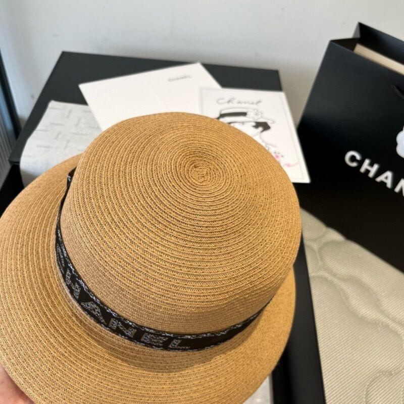 【AT5961】シャネルのクラシック草帽 - 夏の虹のようなオーラを放つ高級帽子 | Chanel