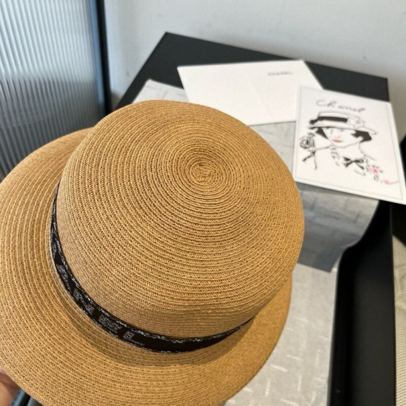 【AT5961】シャネルのクラシック草帽 - 夏の虹のようなオーラを放つ高級帽子 | Chanel