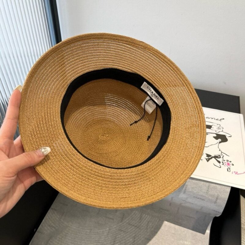 【AT5961】シャネルのクラシック草帽 - 夏の虹のようなオーラを放つ高級帽子 | Chanel