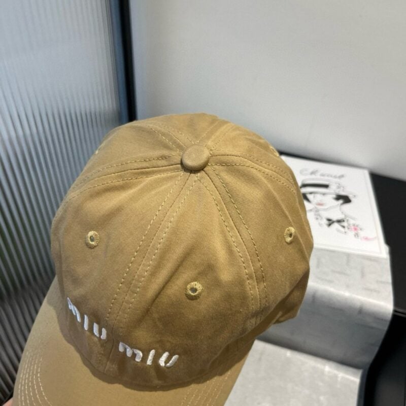 【AT5963】ミウミウ カジュアルなカーキ色ニットベースボールキャップ | Miu Miu