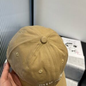 【AT5963】ミウミウ カジュアルなカーキ色ニットベースボールキャップ | Miu Miu