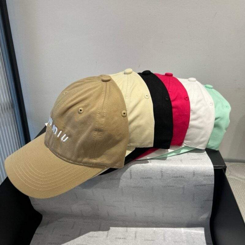 【AT5963】ミウミウ カジュアルなカーキ色ニットベースボールキャップ | Miu Miu