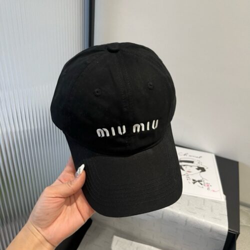 【AT5964】ミュウミュウ Miu Miu 黒色野球帽- 前衛なデザインとエレガンスの融合 | Miu Miu