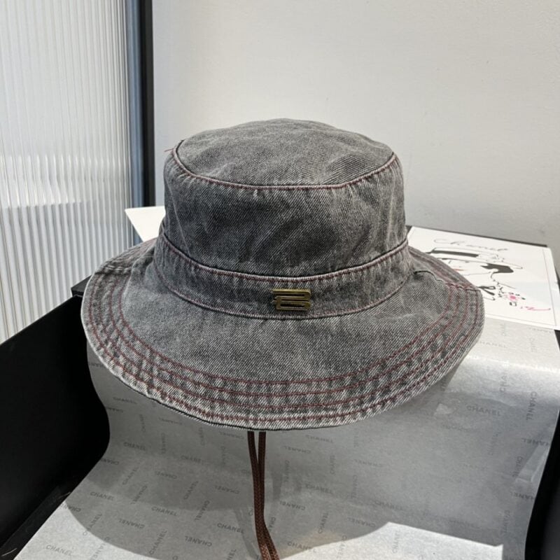 【AT5971】パリ製デニムフィッシャーマンハット、エレガントなアウトドアファッションアイテム | Balenciaga