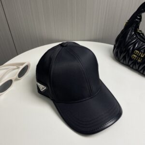 【AT6026】プラダ新作春夏ブラックフィッシャーマンハット、贅沢なシルエットとエレガントなデザイン | Prada