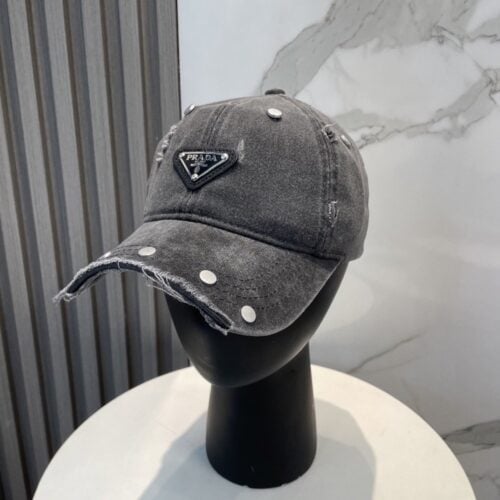【AT6028】Prada（プラダ）クラシックウォッシュドベースボールキャップ - グレー｜ストリートファッション＆アウトドアスタイルに最適 | Prada Milano
