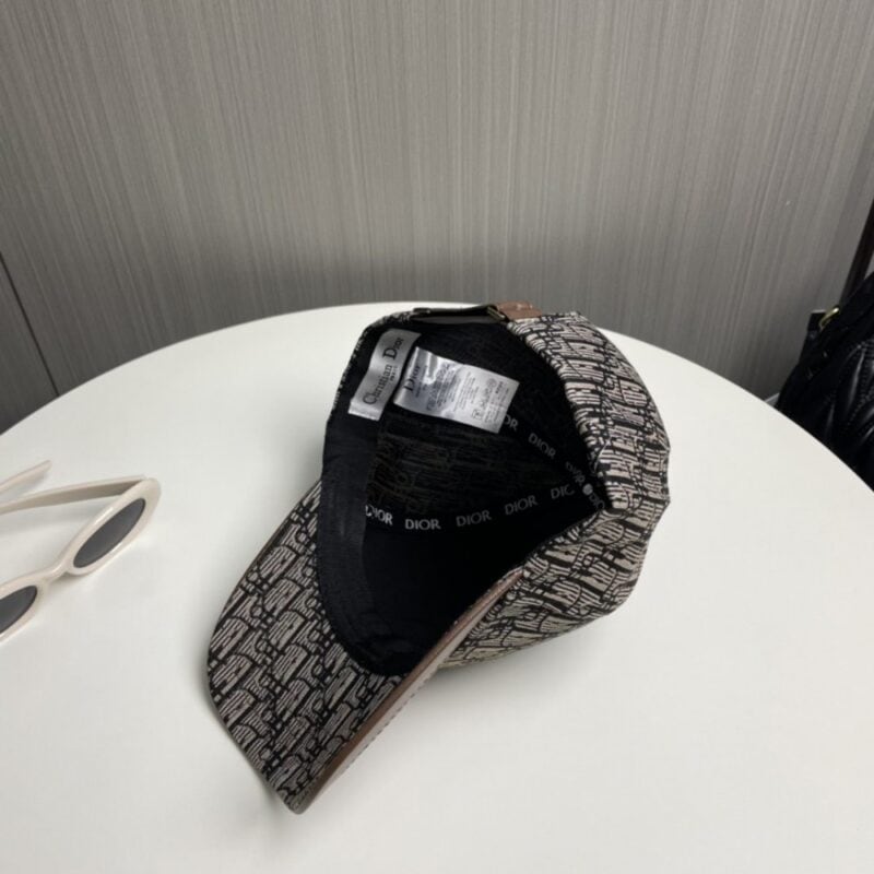 【AT6032】ディオール（Dior）の幾何学模様キャップ - 高級な麻混紡素材、都市ファッションにエレガントなアプローチを提供 | Dior Paris