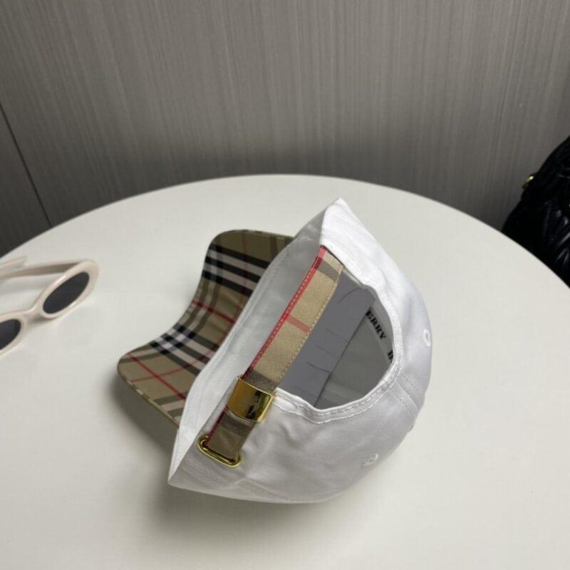 【AT6033】バーバリークラシックベースボールキャップ | 英国ファッション影響 エレガントなストリートファッション | Burberry
