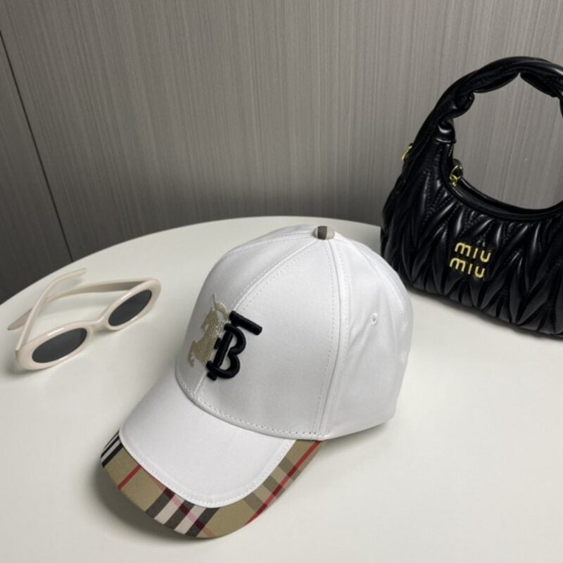 【AT6033】バーバリークラシックベースボールキャップ | 英国ファッション影響 エレガントなストリートファッション | Burberry
