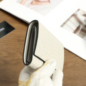 【AT6071】Loewe（ロエベ）の高品質レザーウォレット - 都会の成功者にふさわしい究極のクラフトマンシップ | Loewe Madrid