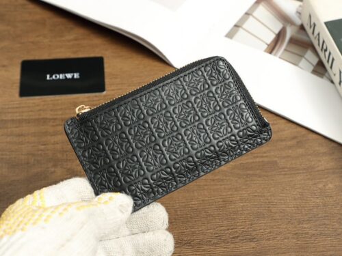 【AT6072】LOEWE ハイエンドレザーグッズ - エレガントな質感のカードケース | Loewe Madrid