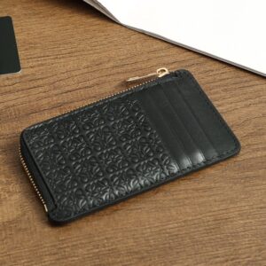 【AT6072】LOEWE ハイエンドレザーグッズ - エレガントな質感のカードケース | Loewe Madrid