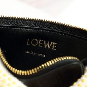 【AT6072】LOEWE ハイエンドレザーグッズ - エレガントな質感のカードケース | Loewe Madrid
