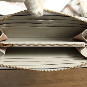 【AT6077】LOEWE（ロエベ）高級ウォレット - エレガントな贅沢と実用性のバランスを極める | Loewe Madrid
