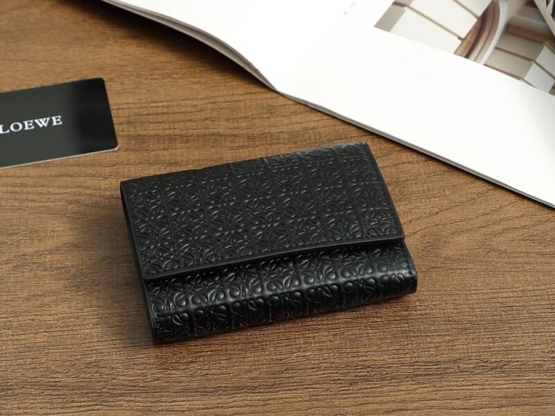 【AT6078】LOEWE（ロエベ）- 黒色の幾何学的な模様リーザースリム財布 | Loewe Madrid