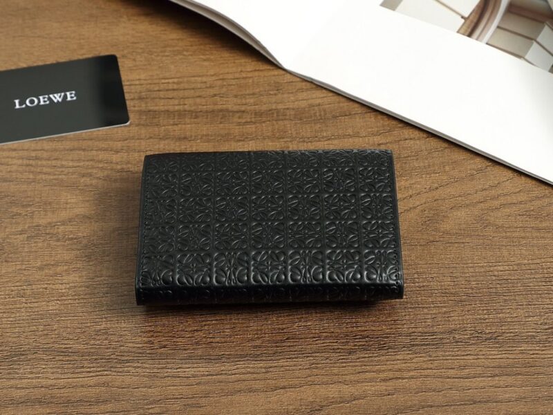 【AT6078】LOEWE（ロエベ）- 黒色の幾何学的な模様リーザースリム財布 | Loewe Madrid