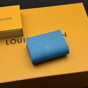 【AT6083】ルイ・ヴィトンの革財布 - ブルーエンプレイントレザーで作られた高級なカードホルダー | Louis Vuitton Paris