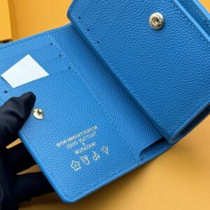 【AT6083】ルイ・ヴィトンの革財布 - ブルーエンプレイントレザーで作られた高級なカードホルダー | Louis Vuitton Paris
