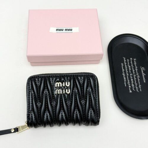 【AT6092】Miu Miu ミュウミュウ羊革 クラシックなダイヤ柄財布 | Miu Miu