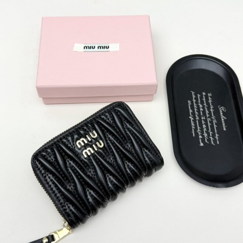 【AT6092】Miu Miu ミュウミュウ羊革 クラシックなダイヤ柄財布 | Miu Miu