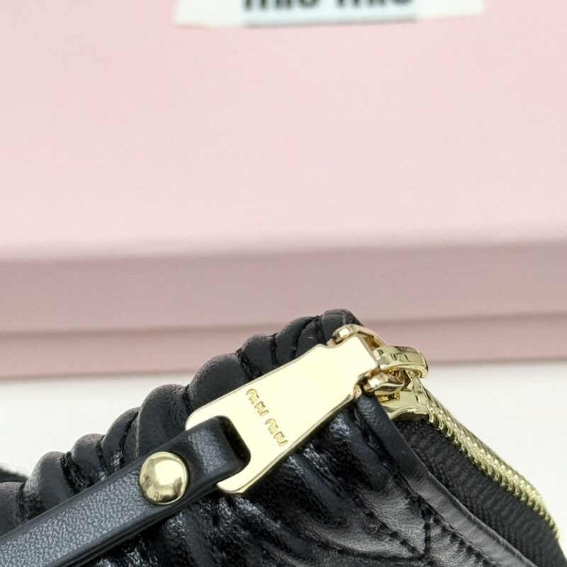【AT6092】Miu Miu ミュウミュウ羊革 クラシックなダイヤ柄財布 | Miu Miu