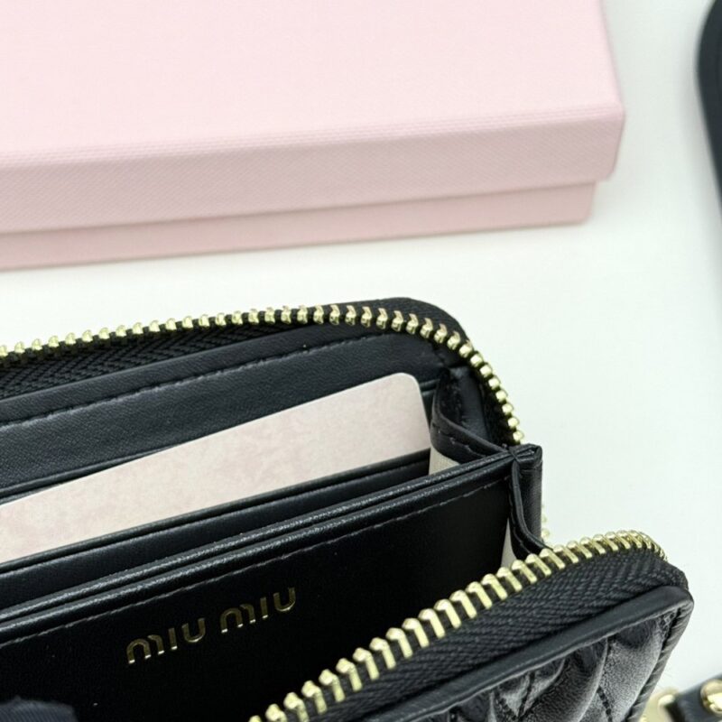 【AT6092】Miu Miu ミュウミュウ羊革 クラシックなダイヤ柄財布 | Miu Miu