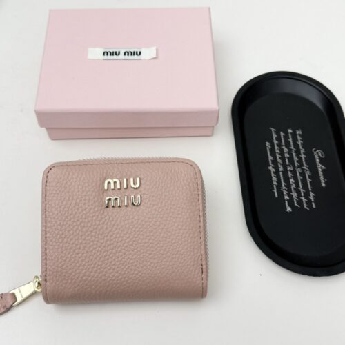 【AT6093】Miu Miu ミュウミュウ クラシックな羊革ミニウォレット エレガントなピンクトーン 小さなショートウォレット | Miu Miu