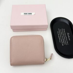 【AT6093】Miu Miu ミュウミュウ クラシックな羊革ミニウォレット エレガントなピンクトーン 小さなショートウォレット | Miu Miu