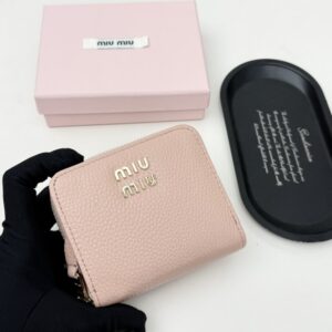 【AT6093】Miu Miu ミュウミュウ クラシックな羊革ミニウォレット エレガントなピンクトーン 小さなショートウォレット | Miu Miu