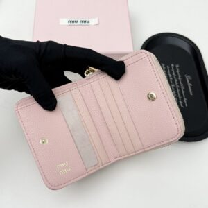 【AT6093】Miu Miu ミュウミュウ クラシックな羊革ミニウォレット エレガントなピンクトーン 小さなショートウォレット | Miu Miu