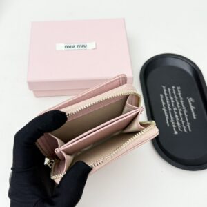【AT6093】Miu Miu ミュウミュウ クラシックな羊革ミニウォレット エレガントなピンクトーン 小さなショートウォレット | Miu Miu