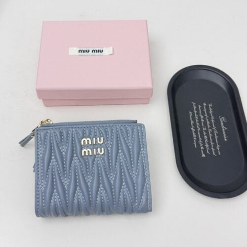 【AT6098】miumiu羊皮エンボス加工財布-贅沢な優雅さを表現 | Miu Miu