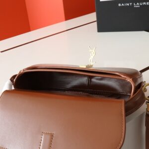 【AT6105】サンローランのヴォルテールアンダーアームバッグ - 高級レザーで優雅なセンスを演出（YSL Voltaire Underarm Bag） | Yves Saint Laurent