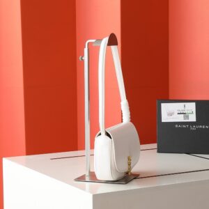 【AT6106】サンローラン ヴォルテールミニクラッチバッグ - 都会の女性のためのエレガントなアクセサリー | Yves Saint Laurent