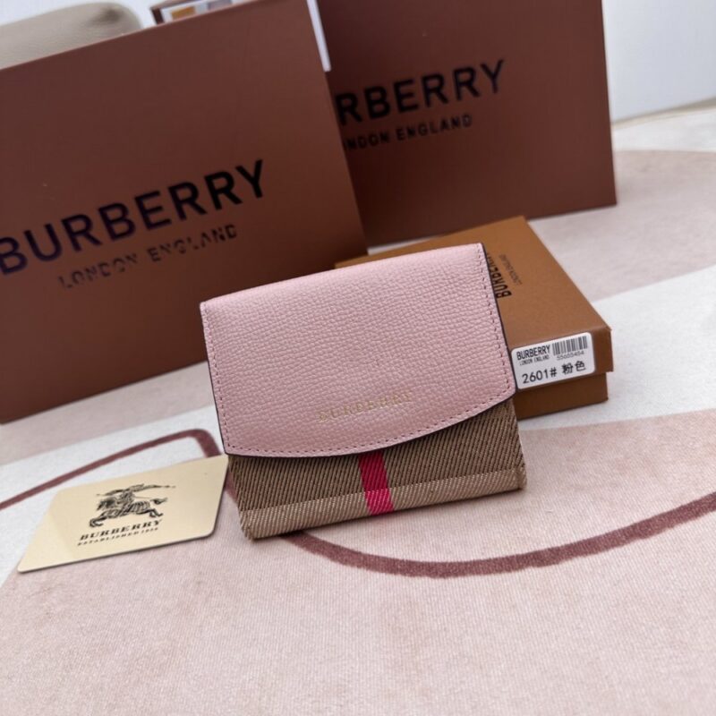 【AT6131】バーバリーのクラシックなチェック柄財布 - ピンクの革とゴールドディテール | Burberry London