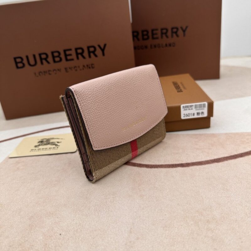 【AT6131】バーバリーのクラシックなチェック柄財布 - ピンクの革とゴールドディテール | Burberry London