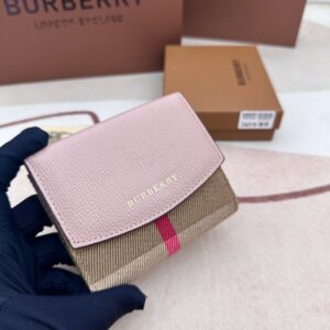 【AT6131】バーバリーのクラシックなチェック柄財布 - ピンクの革とゴールドディテール | Burberry London