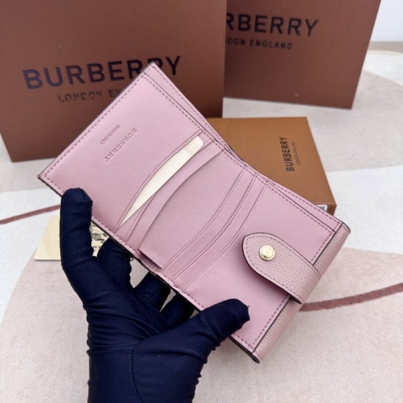【AT6131】バーバリーのクラシックなチェック柄財布 - ピンクの革とゴールドディテール | Burberry London