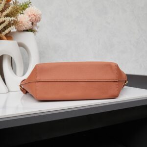 【AT6142】CELINE（セリーヌ）スーパーチョートートバッグ - 都会の女性に贈る上品で優雅なアート作品 | Celine Paris