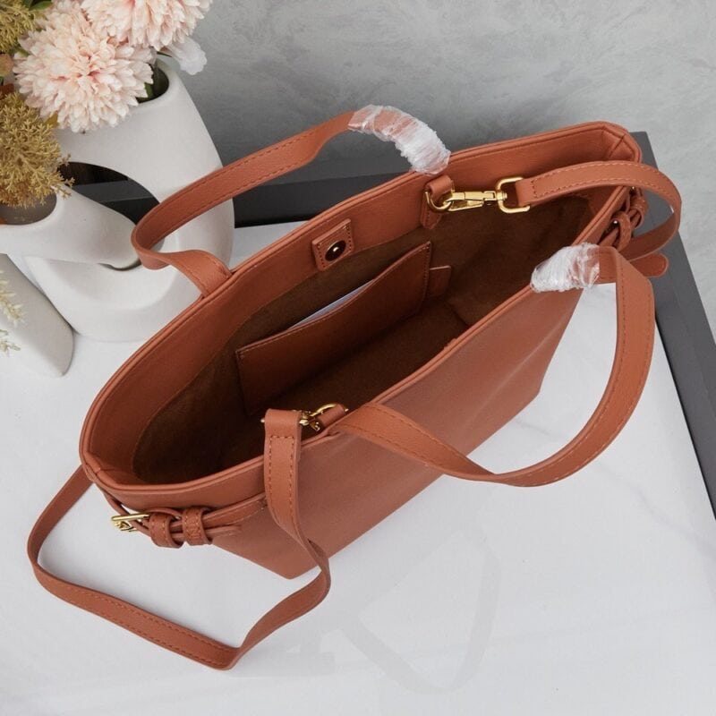 【AT6142】CELINE（セリーヌ）スーパーチョートートバッグ - 都会の女性に贈る上品で優雅なアート作品 | Celine Paris