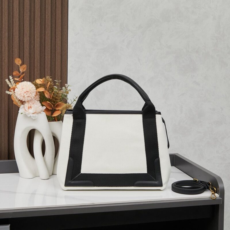 【AT6143】Balenciagaバレンシアガ Cabasトートバッグ - 都会の女性のための贅沢な携帯アート品 | Balenciaga