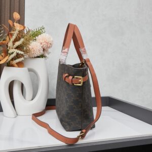 【AT6146】トリオンフ・シリーズの優雅なアートデザイントートバッグ | Celine