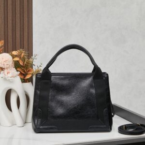 【AT6147】Balenciagaバレンシアガの小型ブラックレザートートバッグ、都会の洗練と実用主義を融合した高級ファッションアイテム | Balenciaga